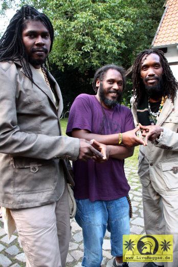 17. Reggae Jam Festival - Bersenbrueck 05. bis 07. August 2011 (11) Suga Roy, Abdelali Mourid und Conrad Crystal.JPG